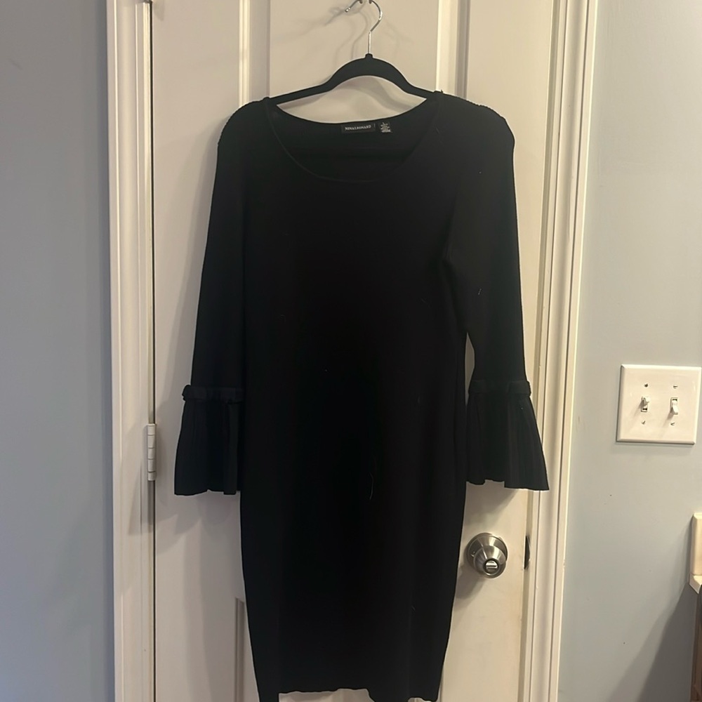 EUC! Nina Leonard‎ Belle Sleeve Sweater Knit fitted stretch Black Dress-Large